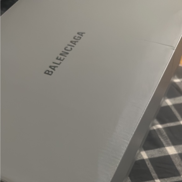 BALENCIAGA LED TRACKS - Picture 3 of 4